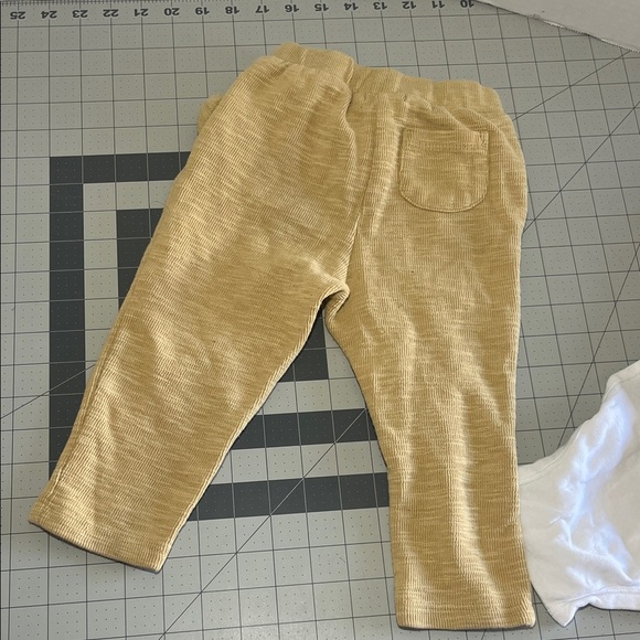 Gerber White and Tan Kids Matching Set - Picture 5 of 6
